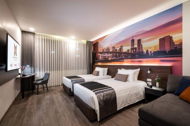 Manhattan Hotel Bangkok Exterior photo