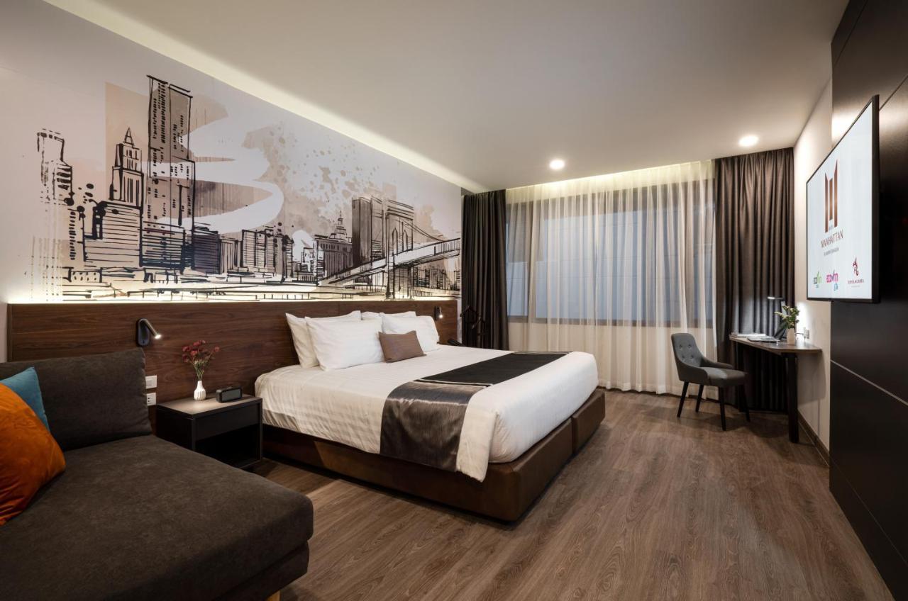 Manhattan Hotel Bangkok Exterior photo