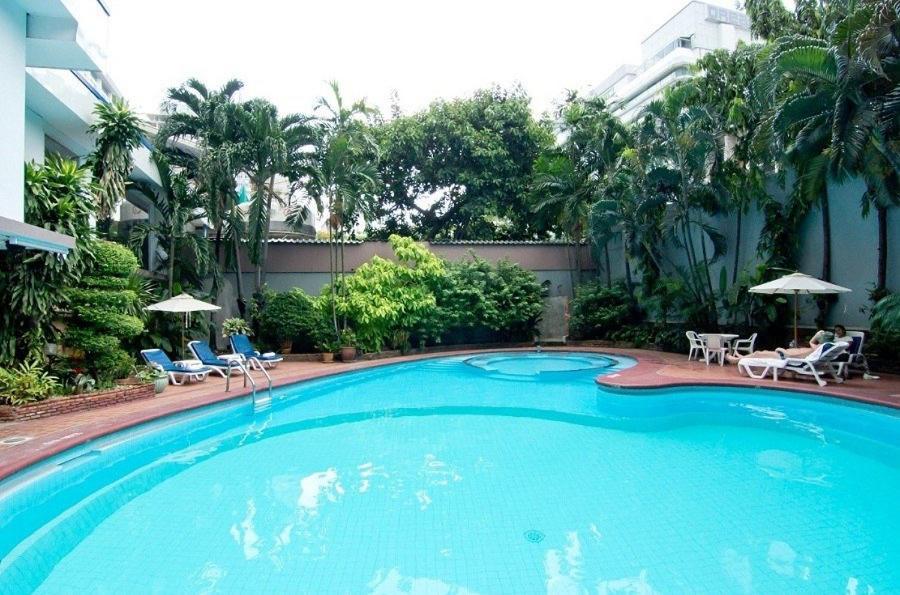Manhattan Hotel Bangkok Exterior photo